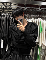 Shoulder patch V-neck semi-crop knit