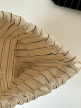 Clam string pouch _ Natural stripe