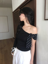 Dot one shoulder Tee