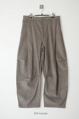 volume curved corduroy pants