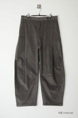 volume curved corduroy pants