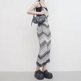 [NONCODE] V-patterned sleeveless dress