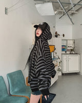 ONZストライプモヘアニットフードジップアップ