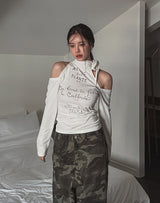 ムードスカーフレタリングスリット長袖Tシャツ