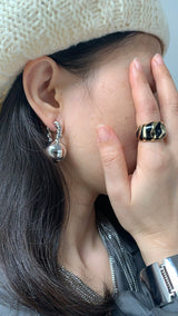 Black pattern gold ring