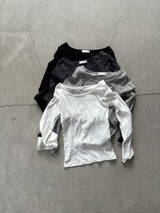 UネックTシャツ