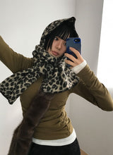 FUZZY LEOPARD MUFFLER