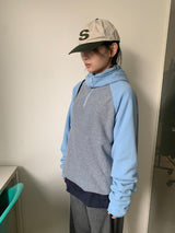 シフォンブラッシュドフードハーフジップアップフリーススウェットシャツ