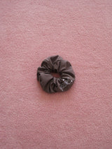 IDMT pop scrunchie (Brown)