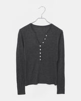 ハパボタンVネックスリムフィット長袖Tシャツ