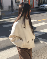 エモンバックルダブルツーボタンハイネックキルテッドショートコート