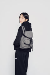 24FW ベーシックロゴ トライアングルポケット バックパック カーキ