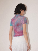A short-sleeved T-shirt with a half-high collar, regular shoulders, printed patterns, and lace elastic ear-shaped trims.