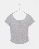 ナウーンフラワーラウンドボタン半袖Tシャツ