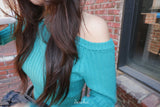 エメラルドアンバランスショルダーロングスリーブニット