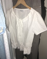 [MADE] Pure Frill Lace String Short-Sleeved Blouse