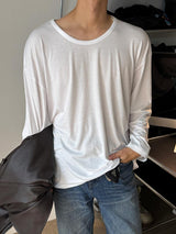 シンプルUネックTシャツ