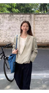 Stripe collared shirt layered T-shirt