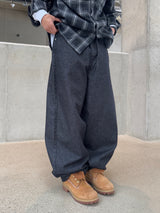 色褪せないバルーンデニムパンツ