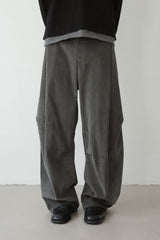 volume curved corduroy pants