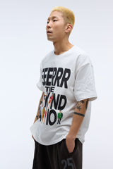 ウィークエンドウォリアーピーポーアートワークTシャツ (ホワイト)