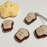 [MADE] Mini Bread Key ring