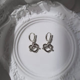 [VIVIZ ウナ Piercing] プレッツェル ハギーズ ピアス - Silver Color