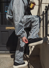 カイ ナイロングロッシーパイピングパンツ