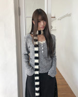 ボリフリースボタンVネックロングスリーブTシャツ