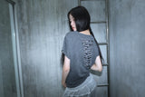 グランジクローカーモアイレットTシャツ - チャコール