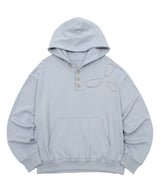 BPT シンボルロゴアップリケフーディー スカイブルー