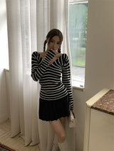 Wide V-neck striped long-sleeved knitwear