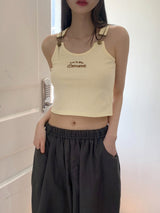 モメオンレタリング刺繍サスペンダークロップドノースリーブ / Momeon lettering embroidered suspenders cropped sleeveless
