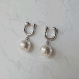Horse Shoe and Pearl Piercing (Medium) - Silver Color