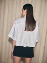 PRIVÉ クロップ半袖シャツWITHメタルロゴ - WHITE