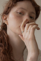 ブルーオパールペンダントサージカルチェーンリング/Blue opal pendant surgical chain ring