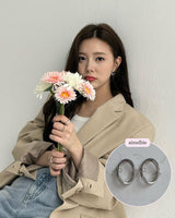 [Aespa Winter, Karina Piercing] Knotted Oval Ring Piercing - Silver Color