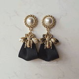 クラシックビーアンドリボンピアス / Classic Bee and Ribbon Piercing - Black