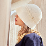 VZ stud logo summer knit bonnet hat Cream