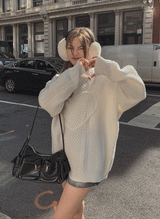 (UNISEX) ケーブルハートラウンドニット