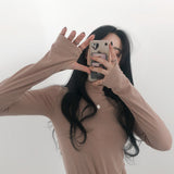 FINGER HOLE HIGH NECK T-SHIRT