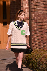 ライトグリーンCパッチvネックニットベストユニセックス / Light Green C Patch V-neck Ivory Knitwear Vest