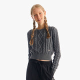 スモールチェリーツートンケーブルクロップニット／SMALL CHERRY TWO-TONE CABLE CROP KNIT [CHARCOAL]