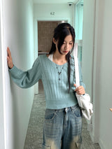 ハイニーリブドVネックセミクロップロングスリーブニット
