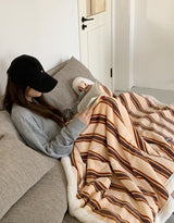 Retro stripe microfiber lamb fleece blanket - 150x200cm - Brown