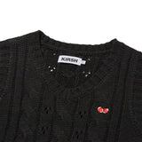SMALL CHERRY CABLE CROP KNIT VEST [BLACK]