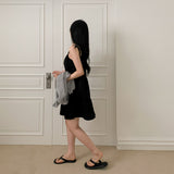 [Adjusting the strap] cancan sleeveless dress