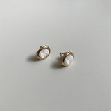 Vintage Mood Cameo petit Earring  [Cream]