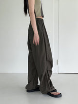 メトムレッグシャーリングバスロックナイロンツーウェイジョガーパンツ/ Methom Leg Shirring Baslock Nylon Two Way Jogger Pants
