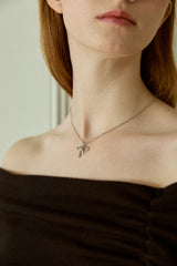 WAVE RIBBON NECKLACE